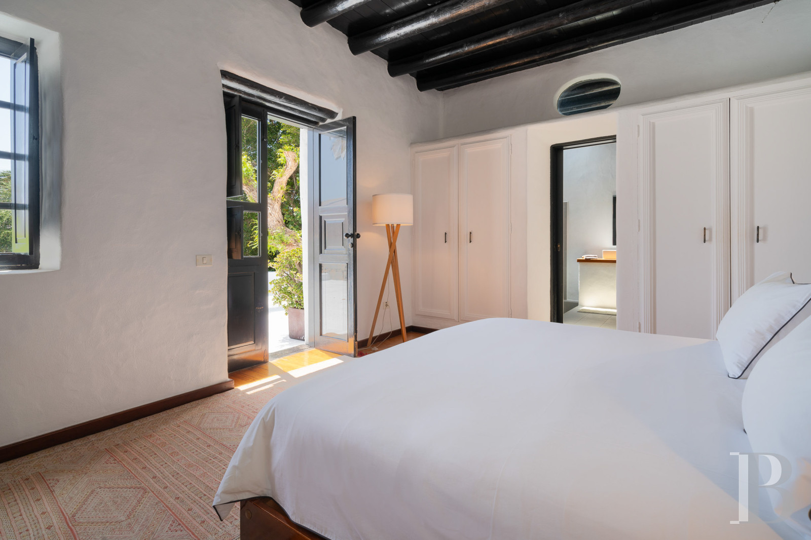 An old finca renovated in a contemporary style on the island of Lanzarote, in the Canary Islands - photo  n°17
